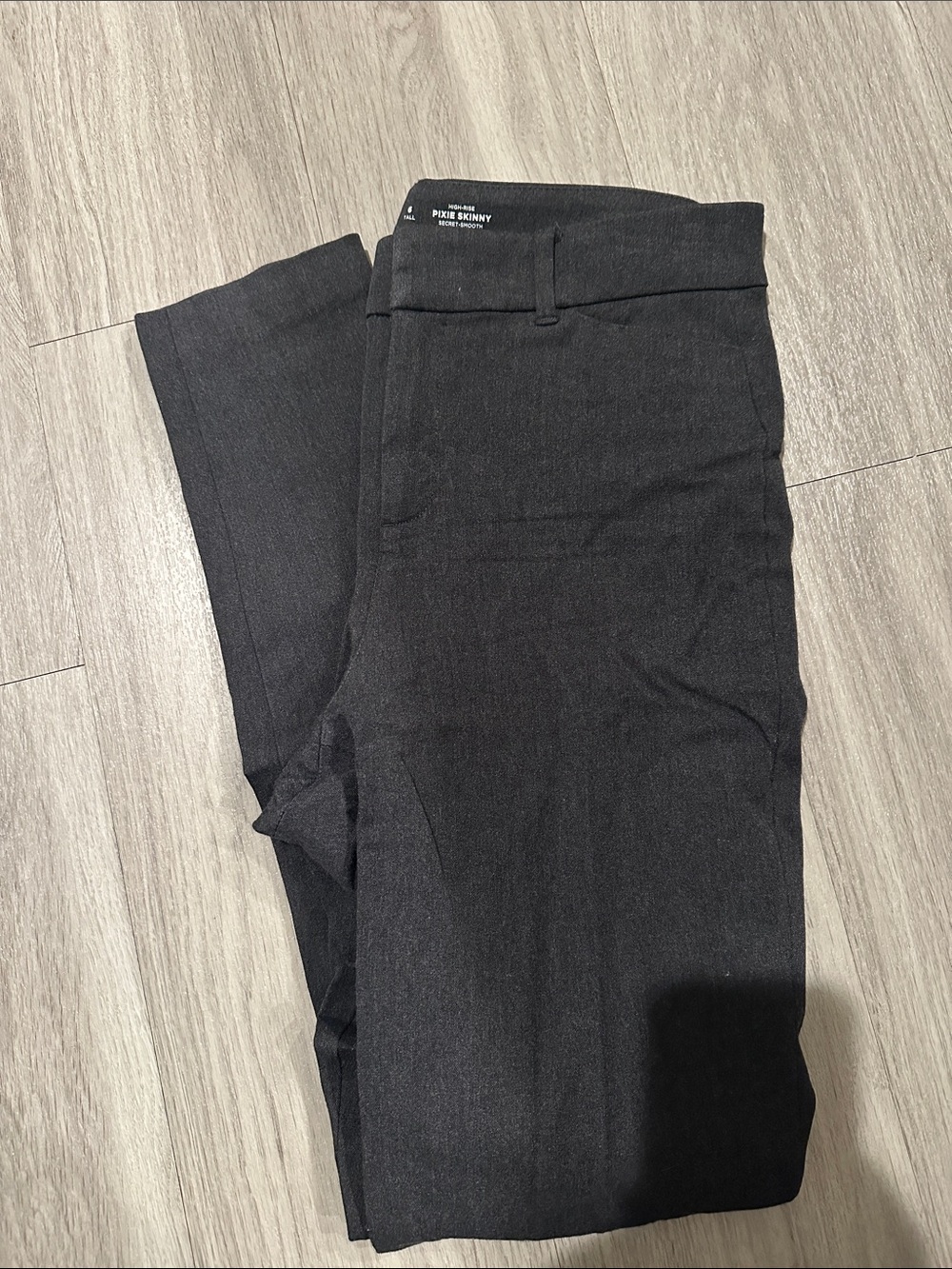 Women’s Old Navy Pixie Skinny Dress Pants- charcoal